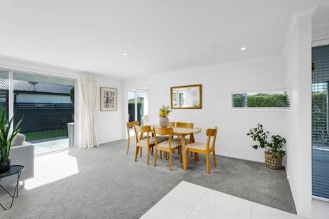 Photo of property in 44 Fernbrook Drive, Hurworth, New Plymouth, 4310