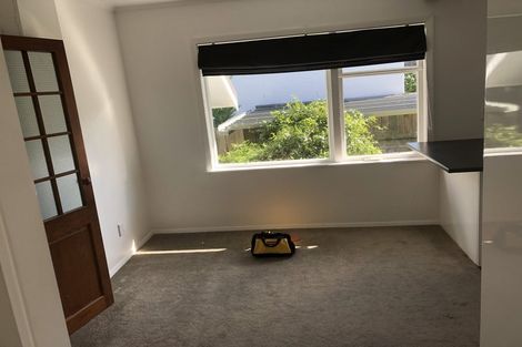 Photo of property in 6 Middlesex Place, Northland, Wellington, 6012