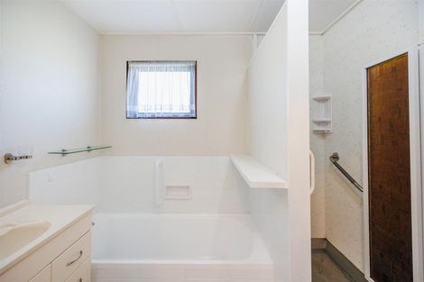 Photo of property in 12b Oxford Street, Marton, 4710