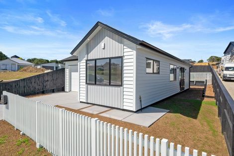Photo of property in 52 Whakairo Crescent, Gulf Harbour, 0930