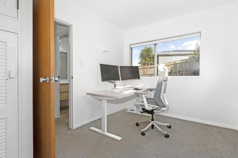 Photo of property in 1 Goldie Place, Waikanae Beach, Waikanae, 5036