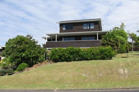 Photo of property in 1/3 Willis Street, Torbay, Auckland, 0630