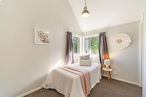 Photo of property in 7a Eastview Grove, Normandale, Lower Hutt, 5010