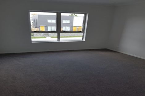 Photo of property in 9 Manutewhau Road, Massey, Auckland, 0614