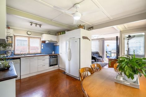 Photo of property in 1/6 Shakespeare Road, Milford, Auckland, 0620