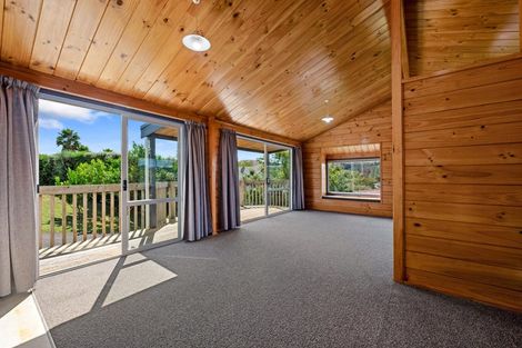Photo of property in 9 Empressa Heights, Helensville, 0800