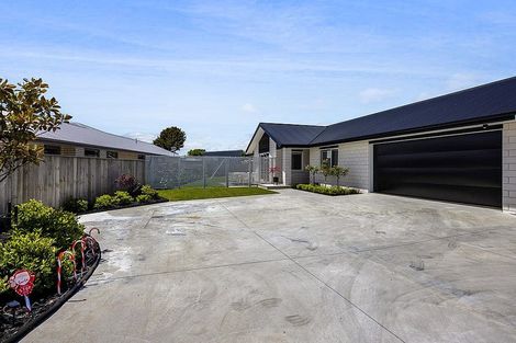 Photo of property in 2 Midsummer Avenue, Stratford, 4332