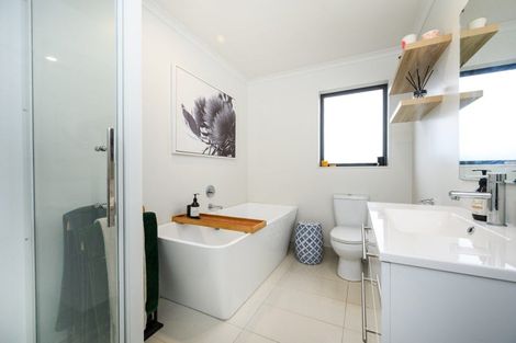 Photo of property in 18 Galea Grove, Kelvin Grove, Palmerston North, 4414