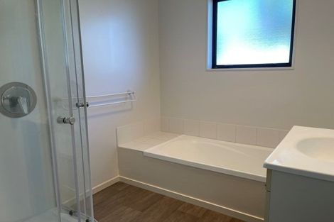 Photo of property in 18 Philomel Crescent, Bayswater, Auckland, 0622