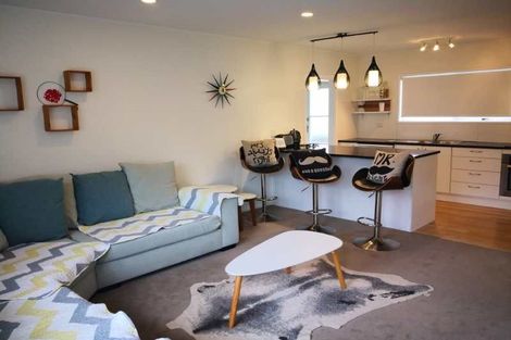 Photo of property in 2/7 Hamilton Place, Glenfield, Auckland, 0629