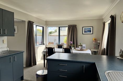 Photo of property in 32 Somerset Crescent, Highbury, Palmerston North, 4412
