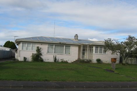 Photo of property in 5 Helga Crescent, Te Atatu Peninsula, Auckland, 0610