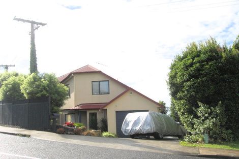Photo of property in 2/28 Colmar Road, Mellons Bay, Auckland, 2014