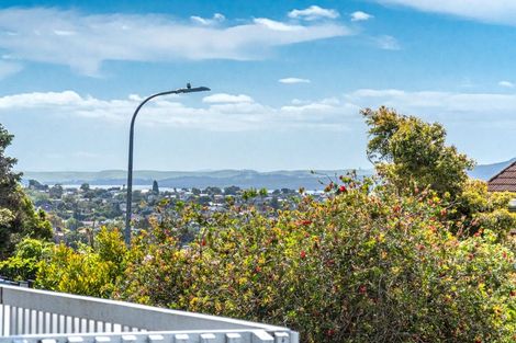 Photo of property in 2/12 Girrahween Drive, Totara Vale, Auckland, 0629