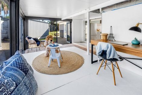 Photo of property in 8 Tuscan Place, Half Moon Bay, Auckland, 2012