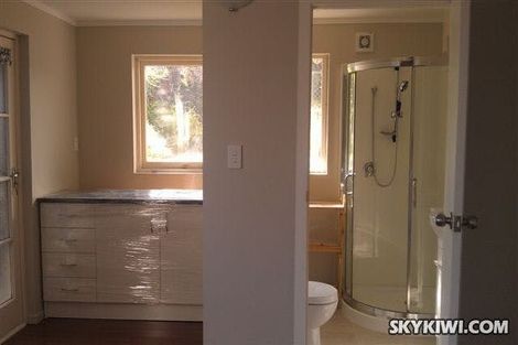 Photo of property in 17 Chelsea View Drive, Chatswood, Auckland, 0626