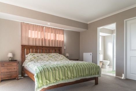 Photo of property in 159 Pacific Drive, Fitzherbert, Palmerston North, 4410