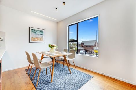 Photo of property in 2 Tiri View Place, Waiake, Auckland, 0630