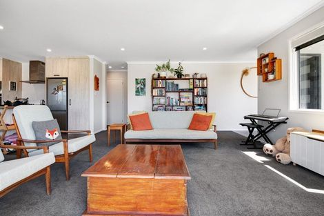 Photo of property in 19 Rauta Way, Helensville, 0800