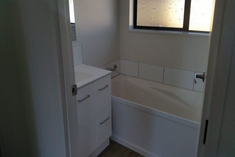 Photo of property in 60 Hillcrest Drive, Kelvin Grove, Palmerston North, 4414