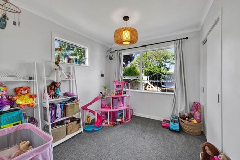 Photo of property in 15 Bone Crescent, Hawera, 4610