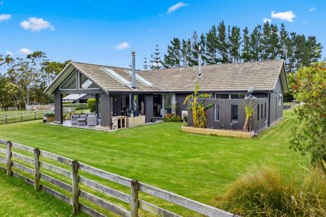 Photo of property in 842 South Head Road, South Head, Helensville, 0874
