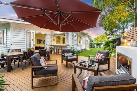 Photo of property in 1a Glen Road, Stanley Point, Auckland, 0624