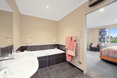 Photo of property in 12 Queenswood Gardens, Mairehau, Christchurch, 8052