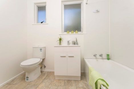 Photo of property in 4 Fairdale Place, Birkdale, Auckland, 0626