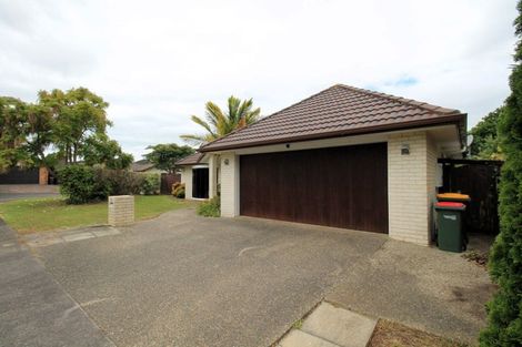 Photo of property in 2 Cambrian Crescent, Flat Bush, Auckland, 2016