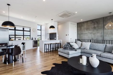 Photo of property in 211 Marine Parade, Seatoun, Wellington, 6022