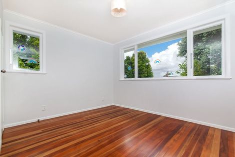 Photo of property in 26 Trojan Crescent, New Lynn, Auckland, 0600
