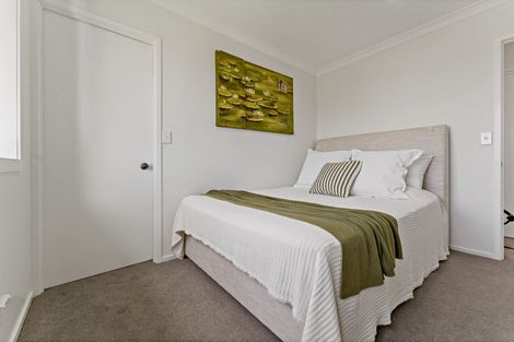 Photo of property in 2 Tollana Road, Te Atatu Peninsula, Auckland, 0610