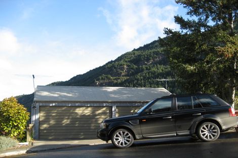 Photo of property in 32a Mackinnon Terrace, Sunshine Bay, Queenstown, 9300