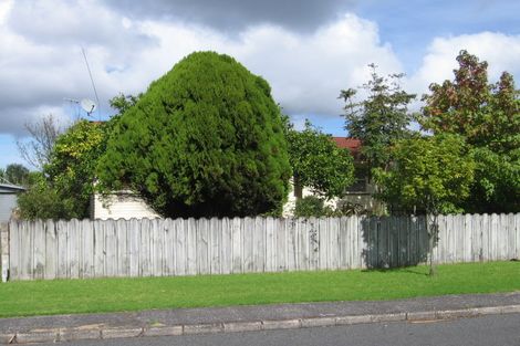 Photo of property in 24 Hereford Street, Te Atatu Peninsula, Auckland, 0610