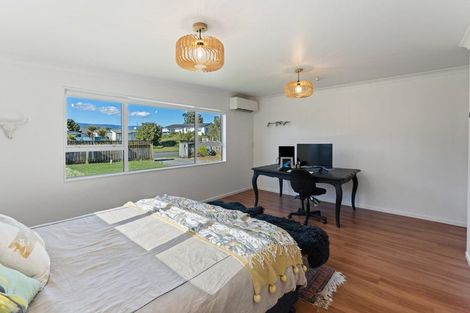 Photo of property in 27 Sarah Street, Waikawa Beach, Levin, 5573