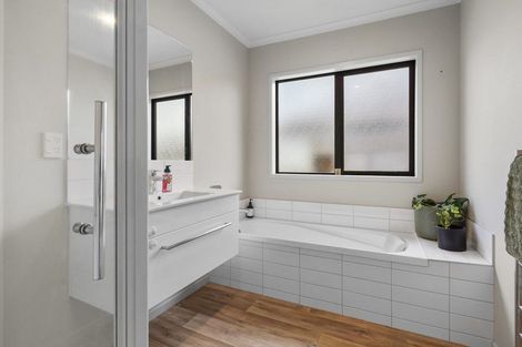 Photo of property in 5 Mccrorie Road, Wigram, Christchurch, 8025