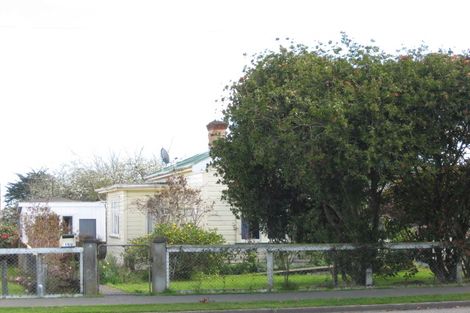 Photo of property in 169 Bridge Street, Bulls, 4818