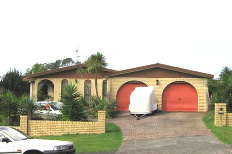 Photo of property in 1a/1 Jenelin Road, Glendene, Auckland, 0602