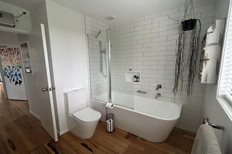 Photo of property in 56 Valley View Road, Glenfield, Auckland, 0629