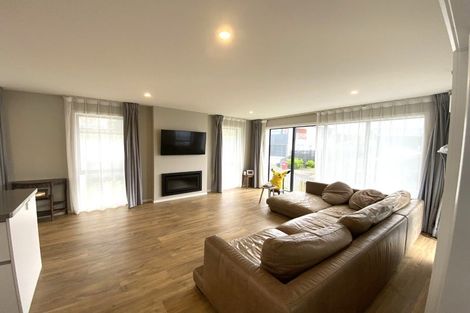 Photo of property in 8 Waitai Lane, Newlands, Wellington, 6037