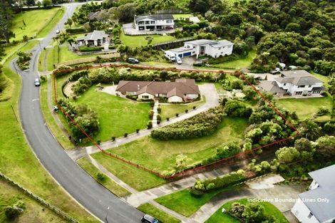 Photo of property in 15 Matheson Road, Red Beach, 0932