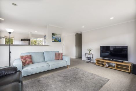 Photo of property in 2/42 Rua Road, Glen Eden, Auckland, 0602
