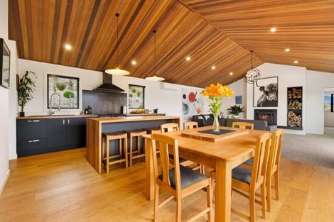 Photo of property in 6a Kinross Lane, Jacks Point, Queenstown, 9371