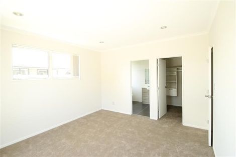 Photo of property in 23 Erceg Way, Rosehill, Papakura, 2113