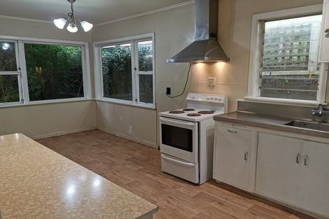Photo of property in 88 Newlands Road, Newlands, Wellington, 6037