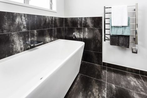 Photo of property in 7 Paapaka Way, Waiuku, 2123