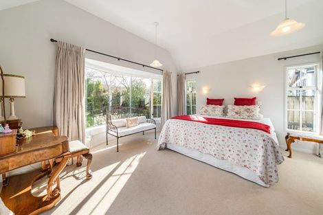 Photo of property in 1 Oakmont, Heretaunga, Upper Hutt, 5018