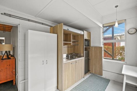 Photo of property in 75 Belt Road, New Plymouth, 4310