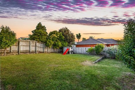 Photo of property in 21 Islington Avenue, New Lynn, Auckland, 0600